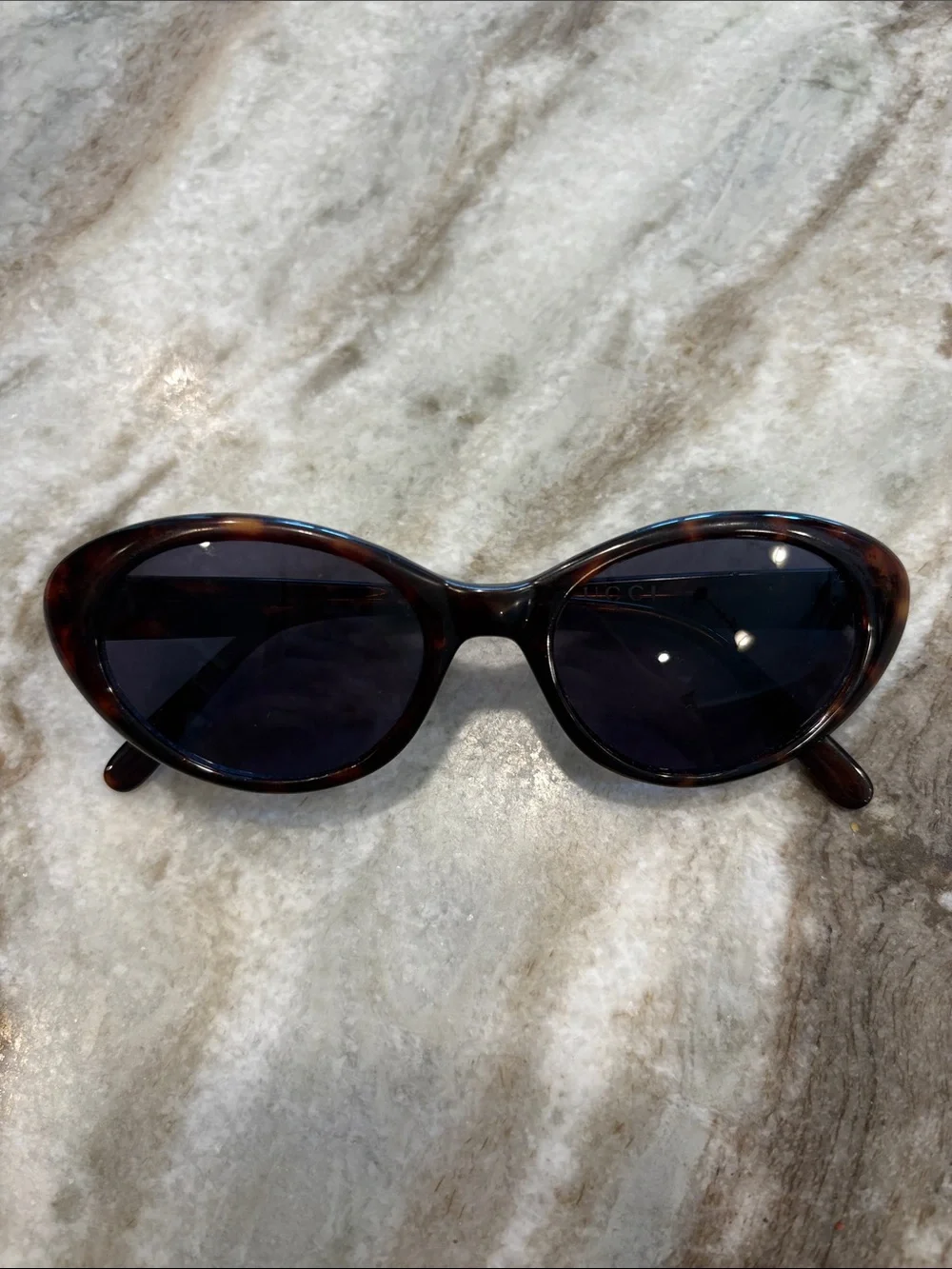 Vintage Designer Tortoiseshell Oval Women’s Sunglasses